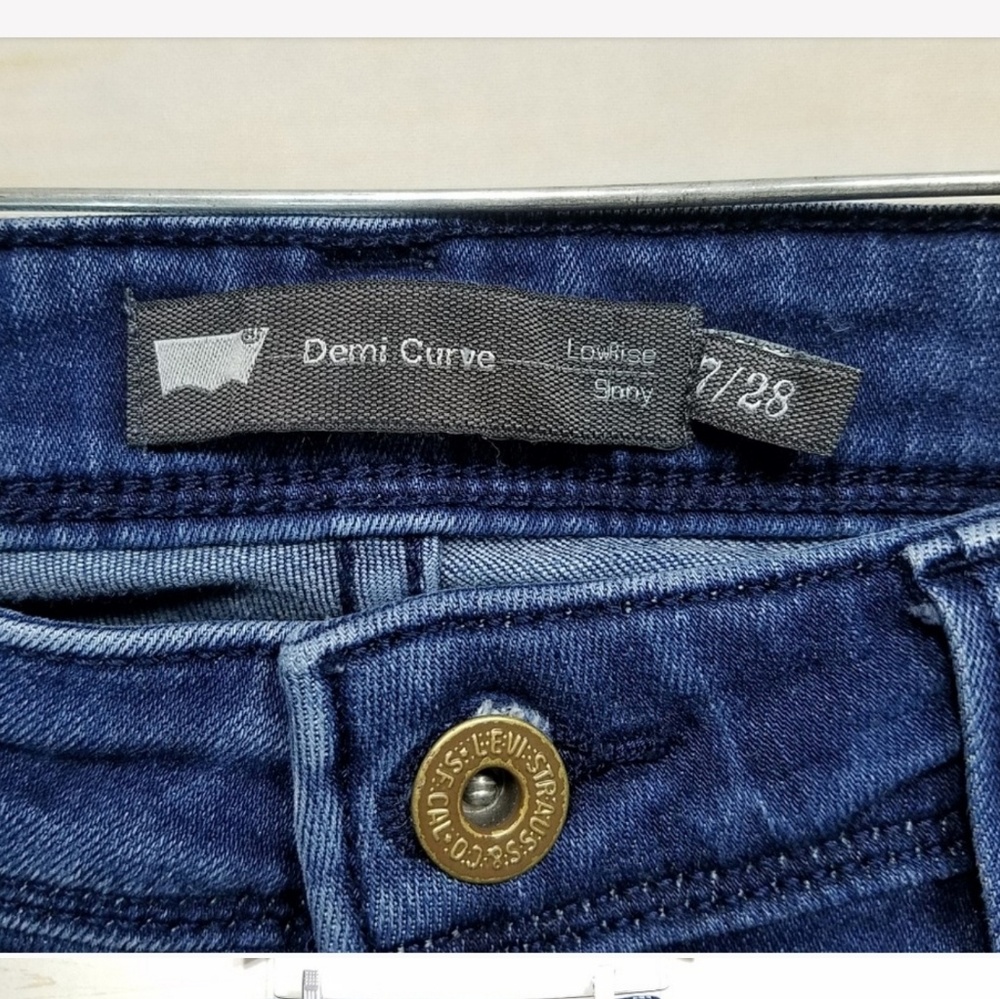 Levi's size 28 - Picture 4 of 4